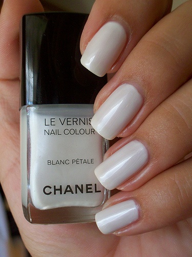 Chanel Pearl White Blanc Nail Polish Vernis ยาทาเล็บ สีขาวมุก ไข่มุก