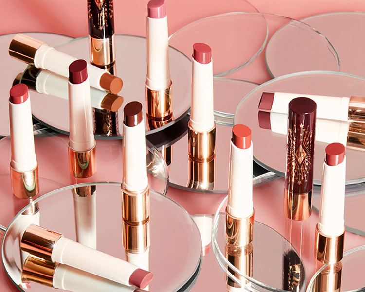 Beauty News, Charlotte Tilbury, Hyaluronic Happikiss Lipstick Enchanting Kiss, คอลเลคชั่นใหม่, Spring 2021, ลิปสติก, ลิปบาล์ม, ไฮยาลูรอนิคแอซิด, ปากฟู, ปากอวบเอิบอิ่ม, ลิปกลอส, ออกใหม่, ลิปบำรุง