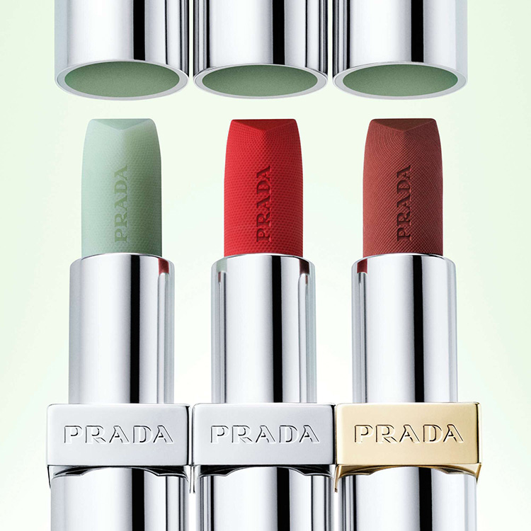 Beauty News, Prada Beauty, คอลเลคชั่น, เมคอัพ, สกินแคร์, แปรงแต่งหน้า, ลิปสติก, อายแชโดว์, รองพื้น, ฟองน้ำ, เซรั่ม, ครีม, คลีนเซอร์, ล้างเมคอัพ, ล้างหน้า, Prada Reveal, Prada Dimensions, Prada Monochrome Soft Matte, Prada Monochrome Hyper Matte, Prada Balm, Prada Augmented Skin The Cream, Prada Augmented Skin The Serum, Prada Augmented Skin The Cleanser, Prada Brush, Prada Blender, ราคา, เท่าไร