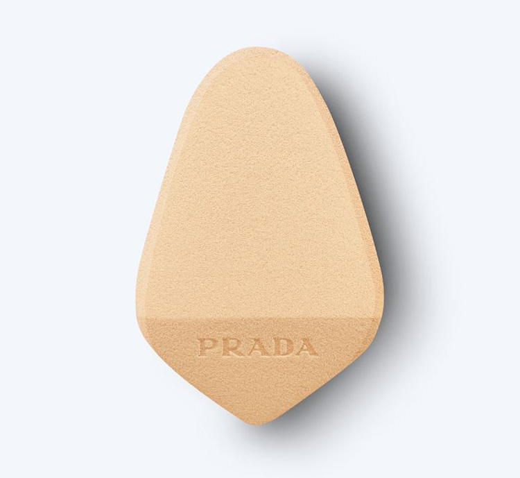 Beauty News, Prada Beauty, คอลเลคชั่น, เมคอัพ, สกินแคร์, แปรงแต่งหน้า, ลิปสติก, อายแชโดว์, รองพื้น, ฟองน้ำ, เซรั่ม, ครีม, คลีนเซอร์, ล้างเมคอัพ, ล้างหน้า, Prada Reveal, Prada Dimensions, Prada Monochrome Soft Matte, Prada Monochrome Hyper Matte, Prada Balm, Prada Augmented Skin The Cream, Prada Augmented Skin The Serum, Prada Augmented Skin The Cleanser, Prada Brush, Prada Blender, ราคา, เท่าไร