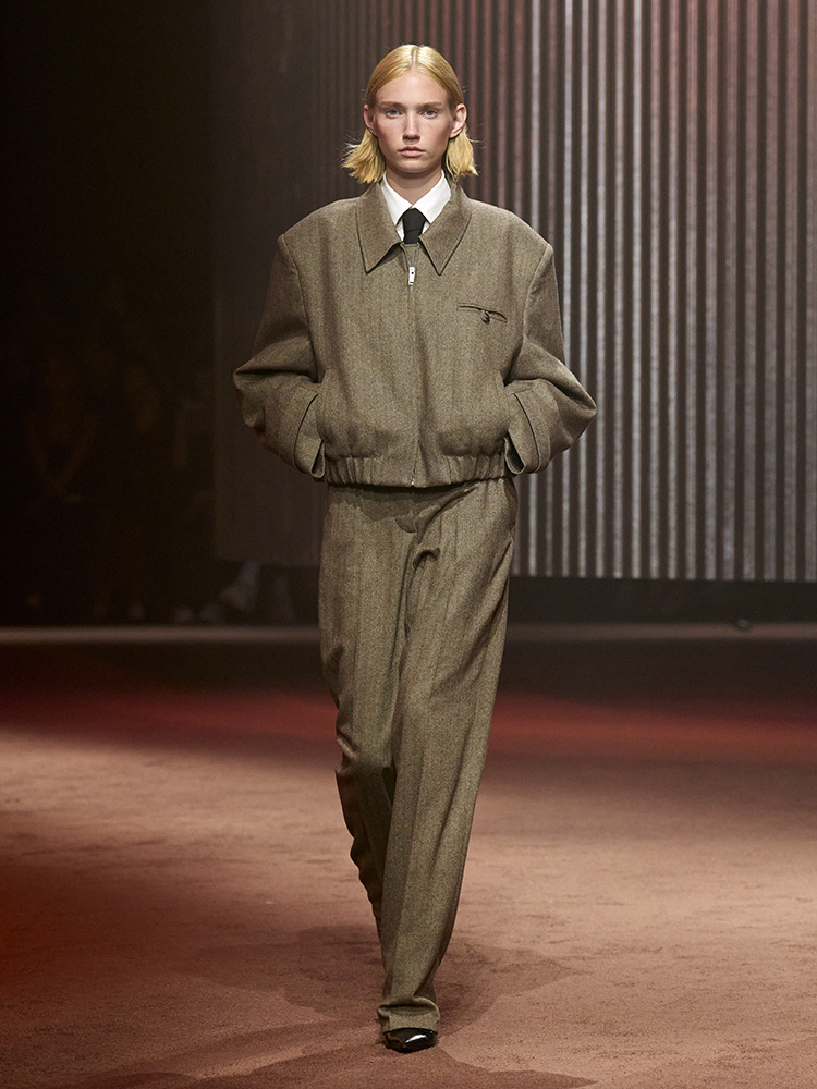 Fashion News, COS, AUTUMN/WINTER 2023, New York Fashion Week, แฟชั่นโชว์, คอลเลคชั่นใหม่, โบ เมลดา, อาเล็ก-ธีรเดช, ตุลย์-ภากร 