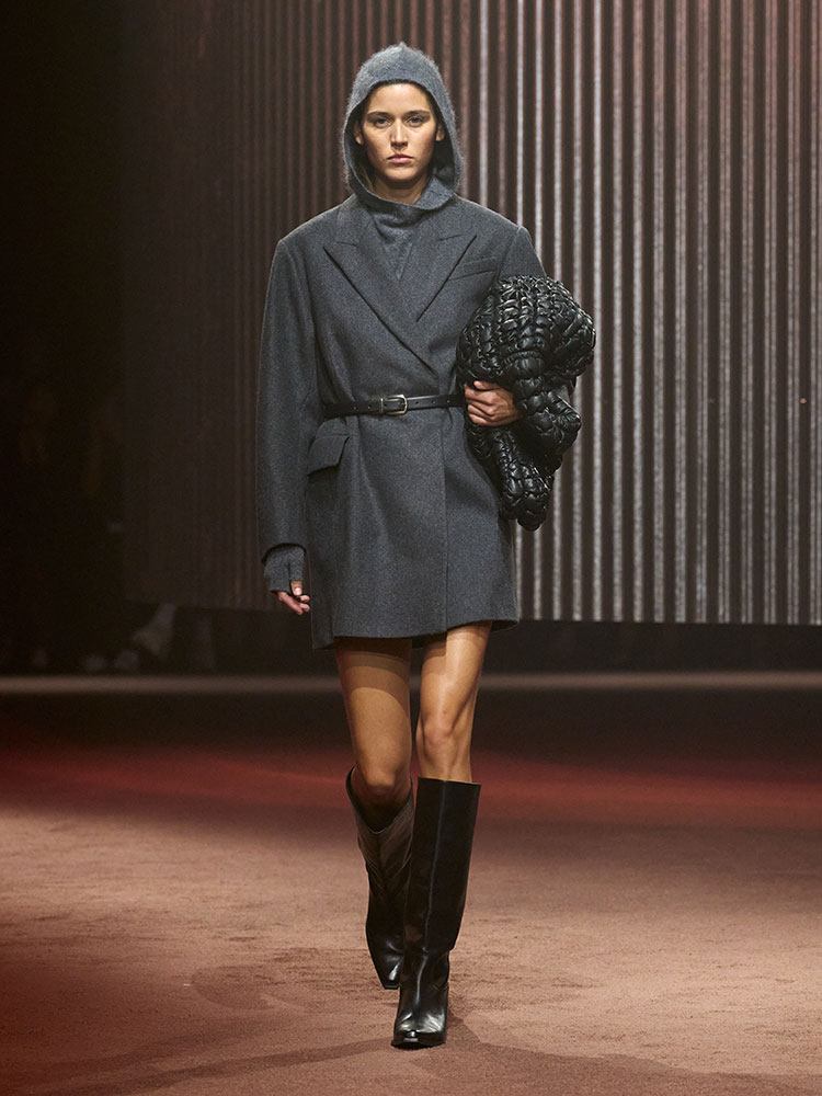 Fashion News, COS, AUTUMN/WINTER 2023, New York Fashion Week, แฟชั่นโชว์, คอลเลคชั่นใหม่, โบ เมลดา, อาเล็ก-ธีรเดช, ตุลย์-ภากร 